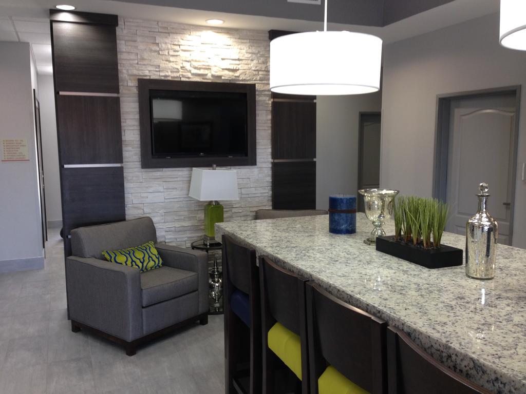 Hawthorn Extended Stay By Wyndham Мидланд Екстериор снимка