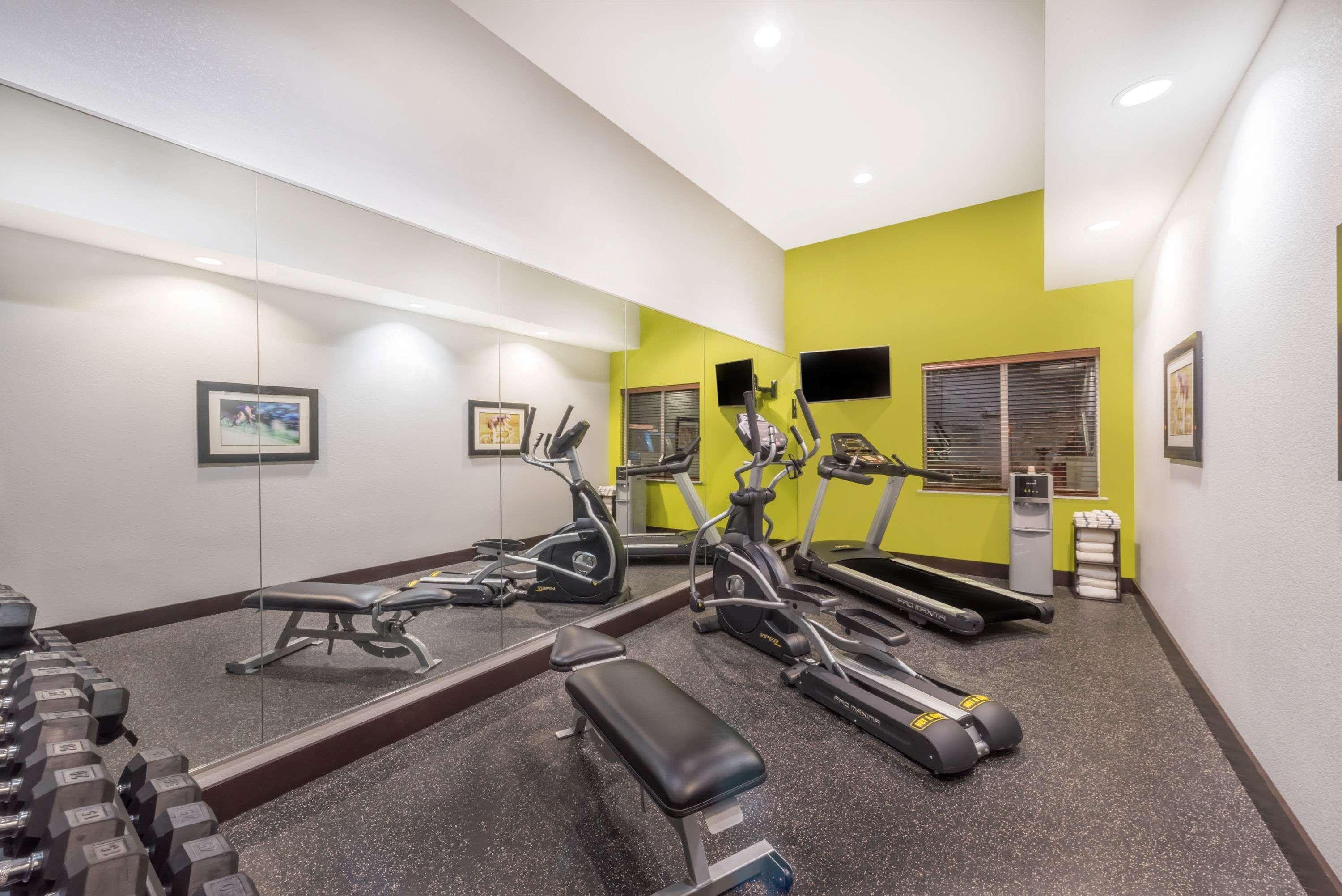 Hawthorn Extended Stay By Wyndham Мидланд Екстериор снимка