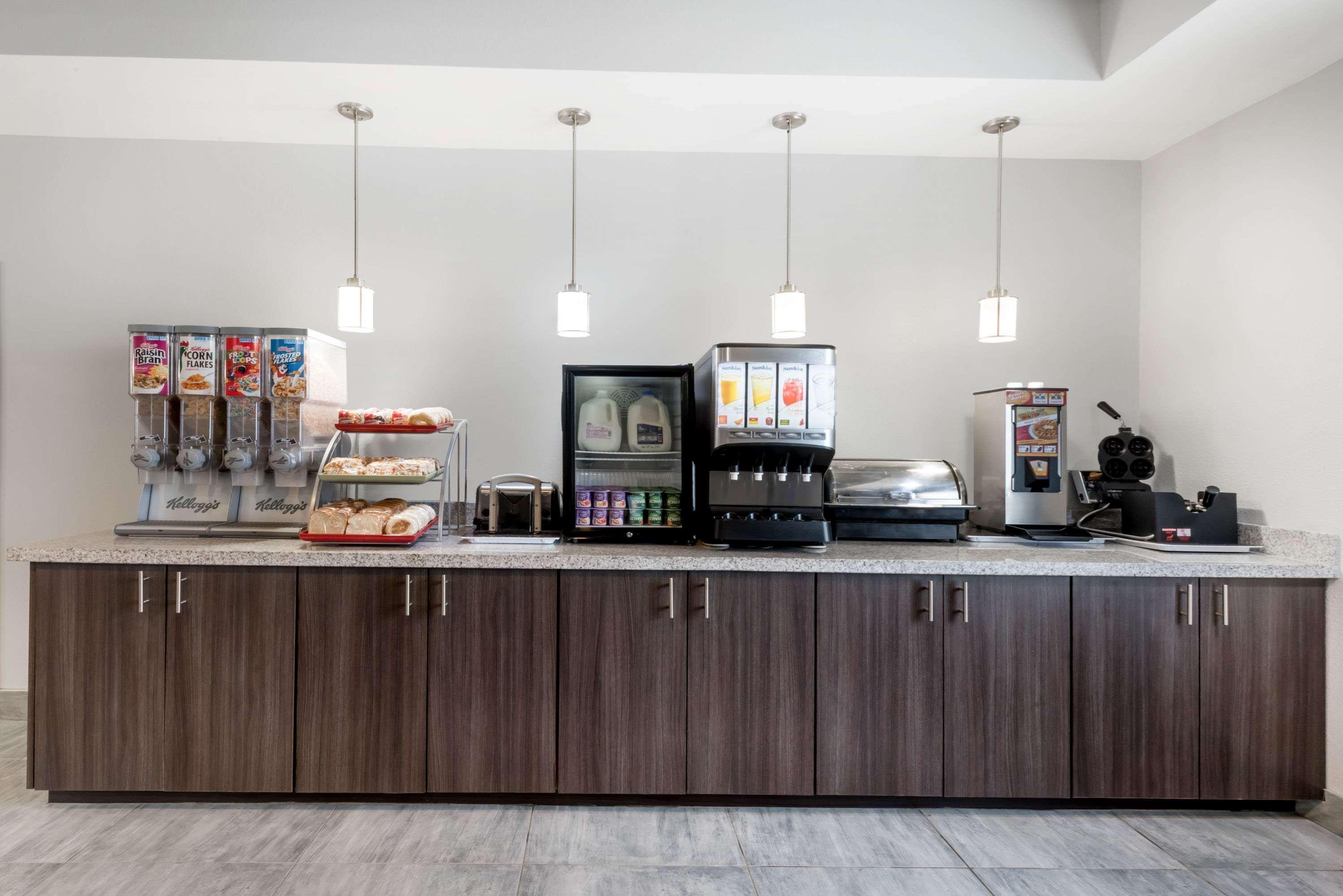 Hawthorn Extended Stay By Wyndham Мидланд Екстериор снимка
