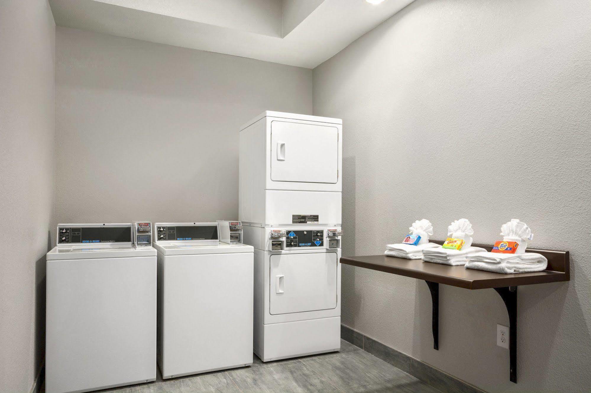Hawthorn Extended Stay By Wyndham Мидланд Екстериор снимка